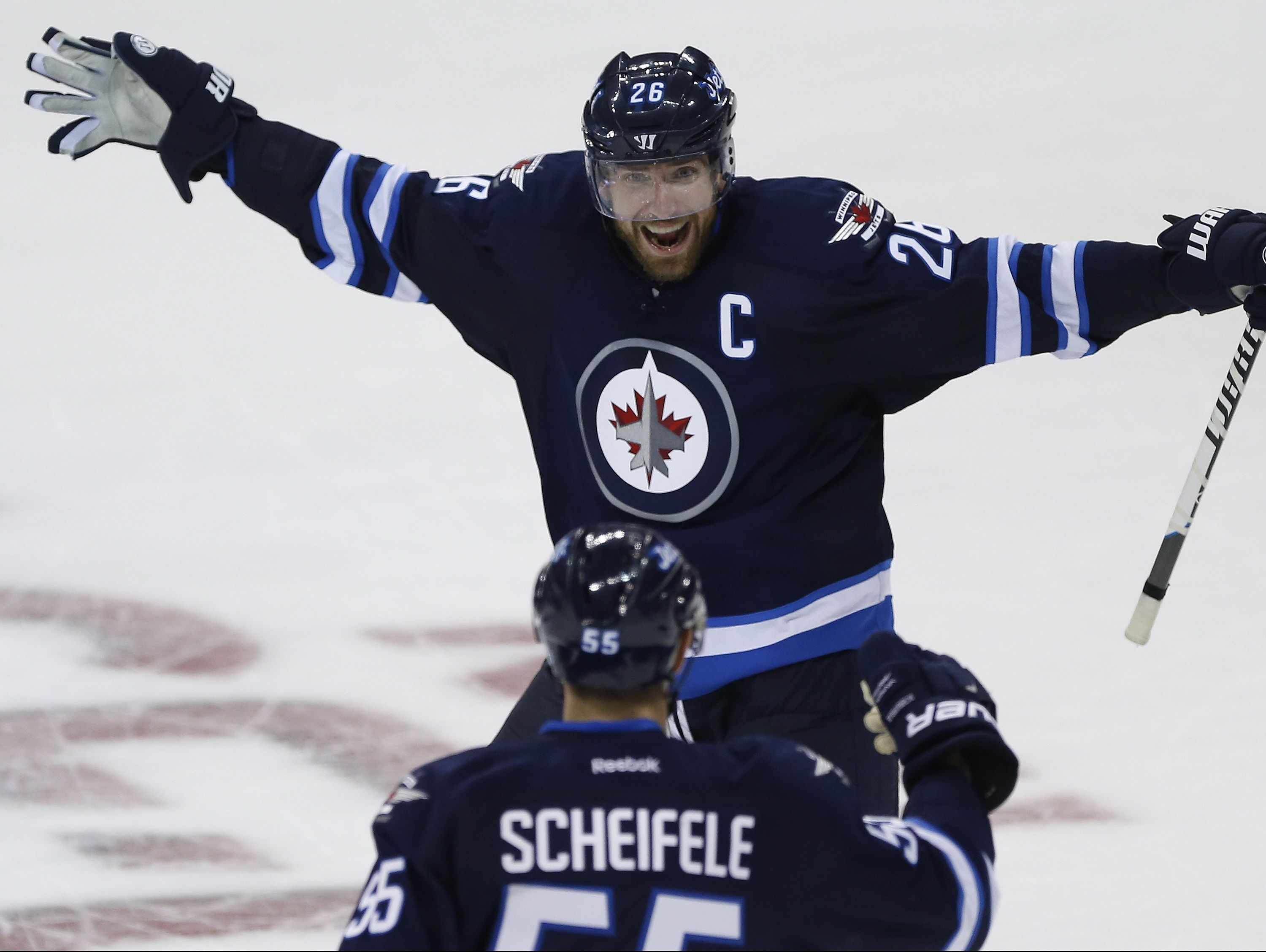 Open arms, chirps, welcome Scheifele 